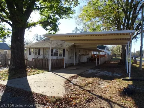 1101 Falconer St, Charleston, AR 72933