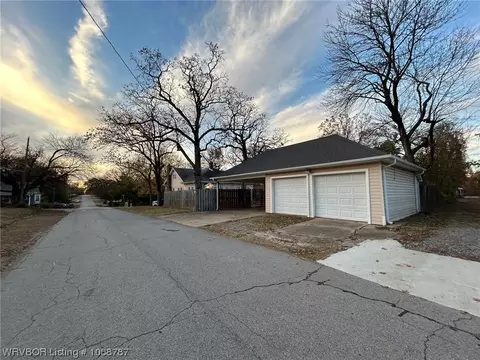 Exterior - 2323 S 26th St, Fort Smith, AR 72901 photo 4 of 13