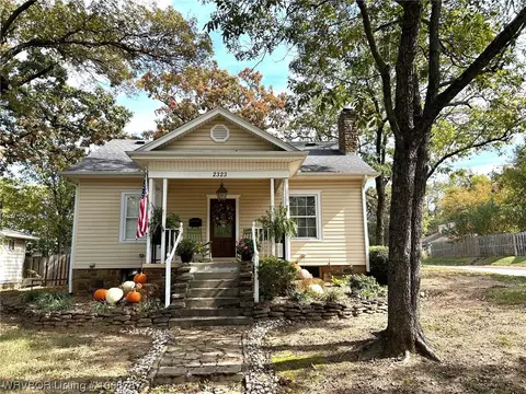 2323 S 26th St, Fort Smith, AR 72901