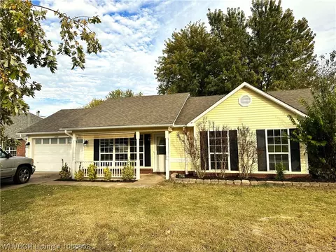 2510 Broken Hill Dr, Van Buren, AR 72956