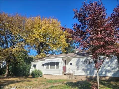 1205 Dechard St, Van Buren, AR 72956
