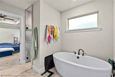 Bath - 528 Cromer Ln, Alma, AR 72921 photo 2 of 3