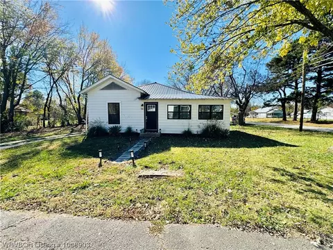402 Leflore Ave, Poteau, OK 74953