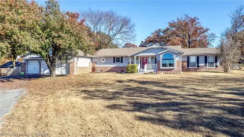 2106 Hillside Cir, Sallisaw, OK 74955