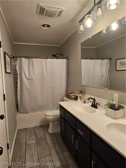 Bath - 900 7th St, Paris, AR 72855 photo 1 of 1