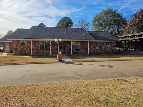 900 7th St, Paris, AR 72855