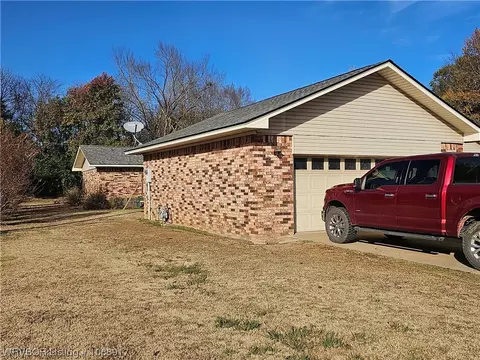 Exterior - 900 7th St, Paris, AR 72855 photo 11 of 12