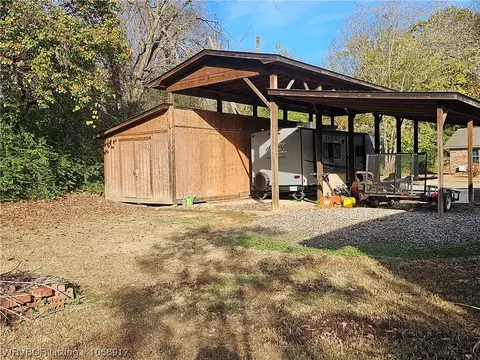 Exterior - 900 7th St, Paris, AR 72855 photo 6 of 12