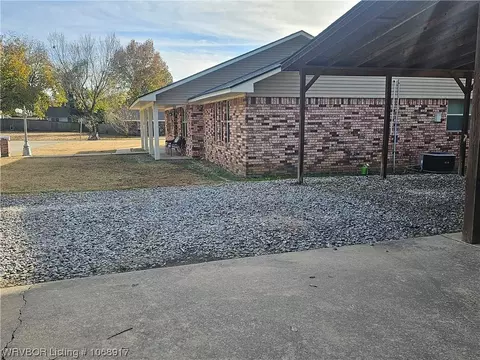 Exterior - 900 7th St, Paris, AR 72855 photo 5 of 12