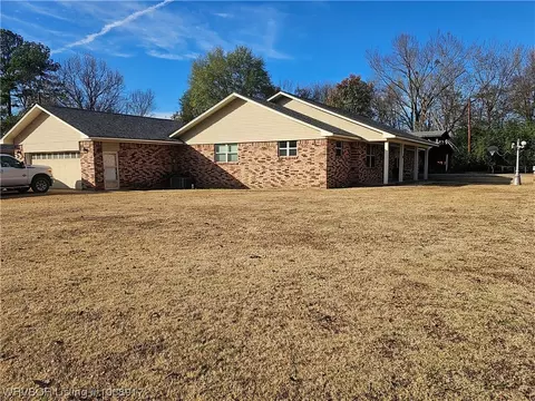 Exterior - 900 7th St, Paris, AR 72855 photo 2 of 12
