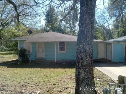1106 Oak Grove Ave, Mena, AR 71953