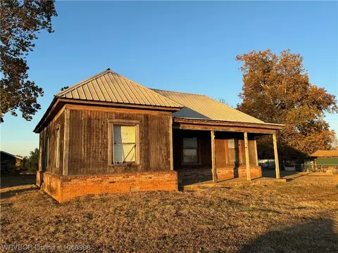 105 State Line Rd, Pocola, OK 74902
