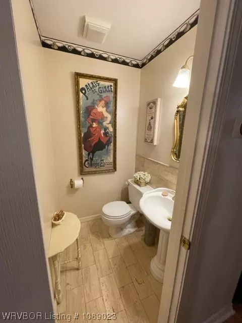 Bath - 2911 Gary St, Fort Smith, AR 72901 photo 1 of 7