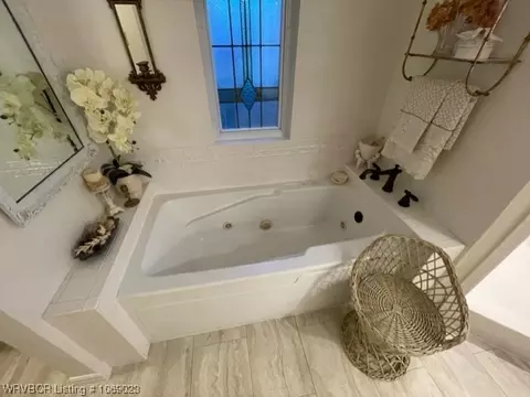 Bath - 2911 Gary St, Fort Smith, AR 72901 photo 4 of 7