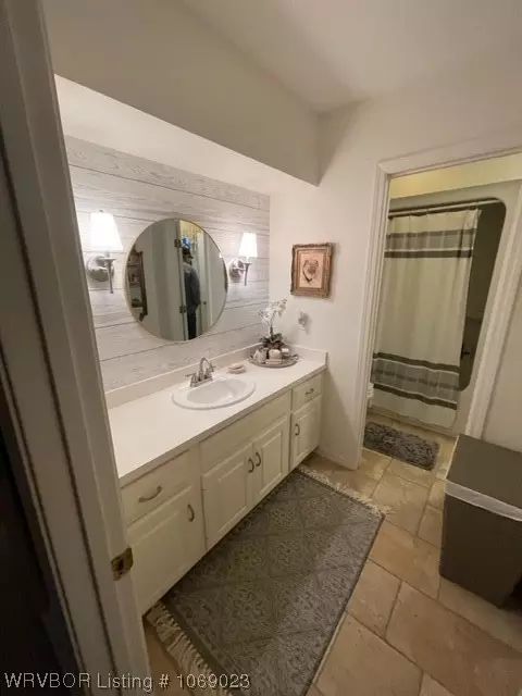 Bath - 2911 Gary St, Fort Smith, AR 72901 photo 6 of 7