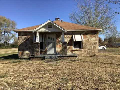 802 Kentucky, Panama, OK 74951