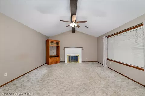 Living - 706 Delaware St, Sallisaw, OK 74955 photo 1 of 2