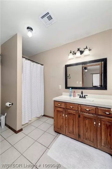 Bath - 706 Delaware St, Sallisaw, OK 74955 photo 1 of 2