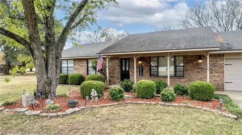 Exterior - 706 Delaware St, Sallisaw, OK 74955 photo 7 of 13
