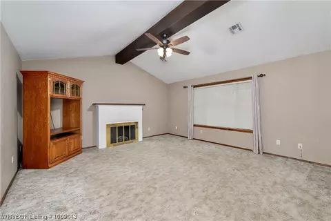 Living - 706 Delaware St, Sallisaw, OK 74955 photo 2 of 2
