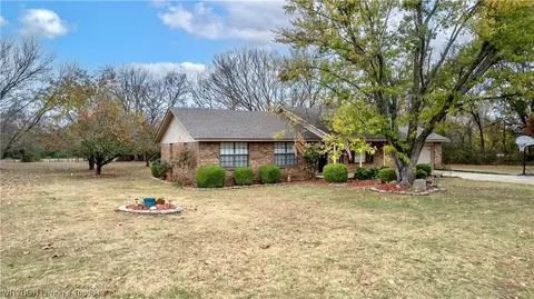 Exterior - 706 Delaware St, Sallisaw, OK 74955 photo 3 of 13
