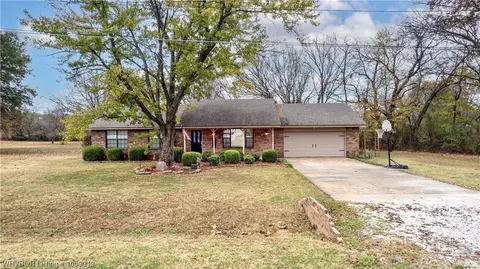 Exterior - 706 Delaware St, Sallisaw, OK 74955 photo 2 of 13