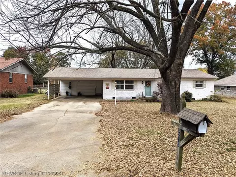 2220 S 65th St, Fort Smith, AR 72903