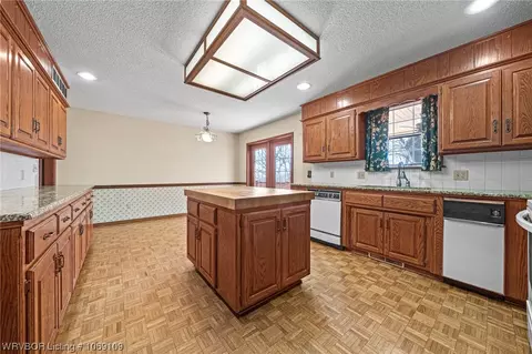 Kitchen - 3908 S 27th Cir, Fort Smith, AR 72901 photo 5 of 7
