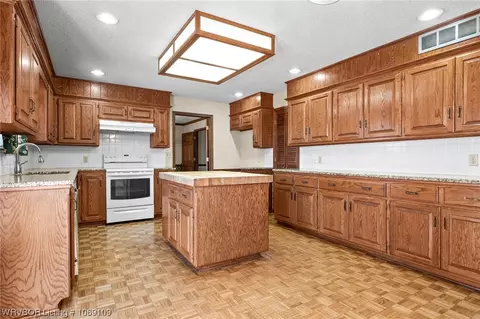 Kitchen - 3908 S 27th Cir, Fort Smith, AR 72901 photo 2 of 7