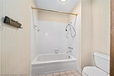 Bath - 3908 S 27th Cir, Fort Smith, AR 72901 photo 3 of 5