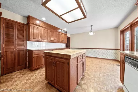 Kitchen - 3908 S 27th Cir, Fort Smith, AR 72901 photo 4 of 7