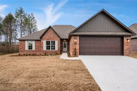 8404 Mclaren Dr, Fort Smith, AR 72906