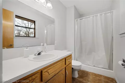 Bath - 508 Timber Ridge Rd, Howe, OK 74940 photo 4 of 4