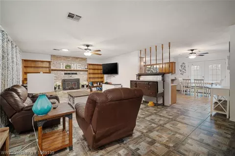 Living - 508 Timber Ridge Rd, Howe, OK 74940 photo 2 of 5