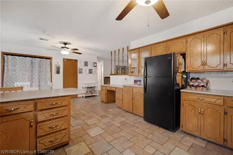 Kitchen - 508 Timber Ridge Rd, Howe, OK 74940 photo 4 of 5