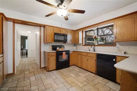 Kitchen - 508 Timber Ridge Rd, Howe, OK 74940 photo 3 of 5