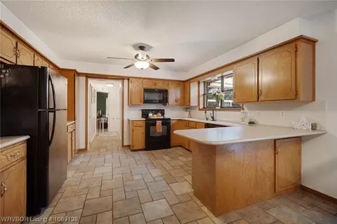 Kitchen - 508 Timber Ridge Rd, Howe, OK 74940 photo 5 of 5