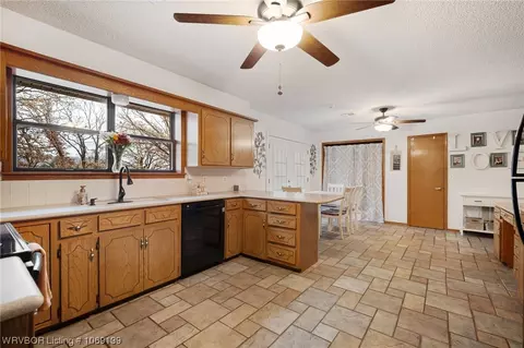 Kitchen - 508 Timber Ridge Rd, Howe, OK 74940 photo 2 of 5