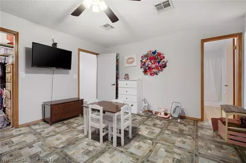 Dining - 508 Timber Ridge Rd, Howe, OK 74940 photo 2 of 2