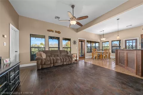 Living - 502 Meadows Ln, Pocola, OK 74902 photo 1 of 4