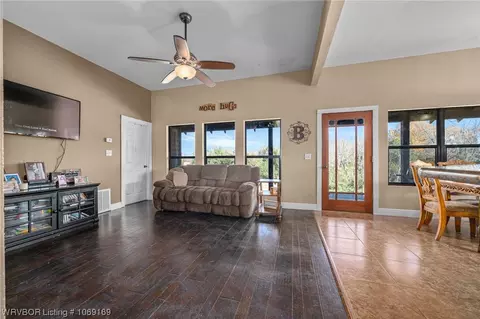 Living - 502 Meadows Ln, Pocola, OK 74902 photo 2 of 4