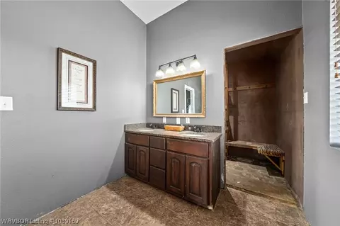 Bath - 502 Meadows Ln, Pocola, OK 74902 photo 2 of 6