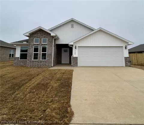 724 Robinson St, Pea Ridge, AR 72751