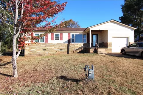 925 Lakeview Dr, Alma, AR 72921