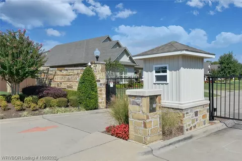 30 Stonegate Ct, Fort Smith, AR 72916 photo 2