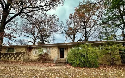 5609 Grand Ave, Fort Smith, AR 72904
