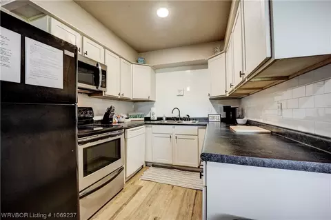 Kitchen - 3107 Harmony Rd, Alma, AR 72921 photo 2 of 7