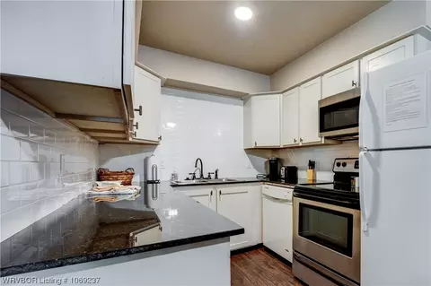 Kitchen - 3107 Harmony Rd, Alma, AR 72921 photo 4 of 7
