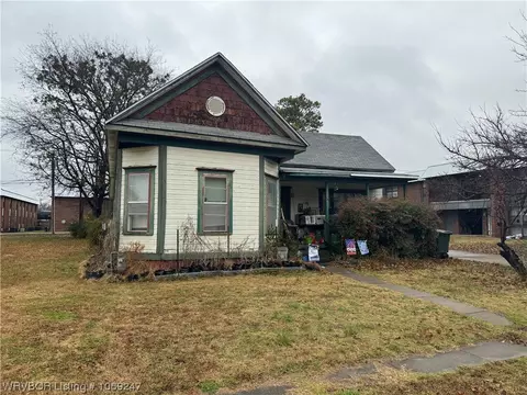 215 W Choctaw Ave, Sallisaw, OK 74955