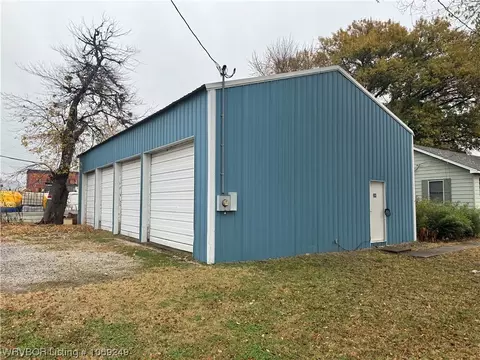 121 W Choctaw Ave, Sallisaw, OK 74955
